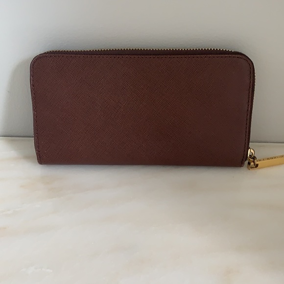 Authentic Tory Burch Brown wallet. - Picture 2 of 10